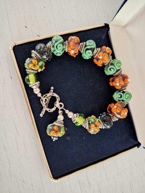 None and/or Unknown Jewelry - Vintage Artisan Green and Orange Lampwork glass Bead Toggle Clasp Bracelet
